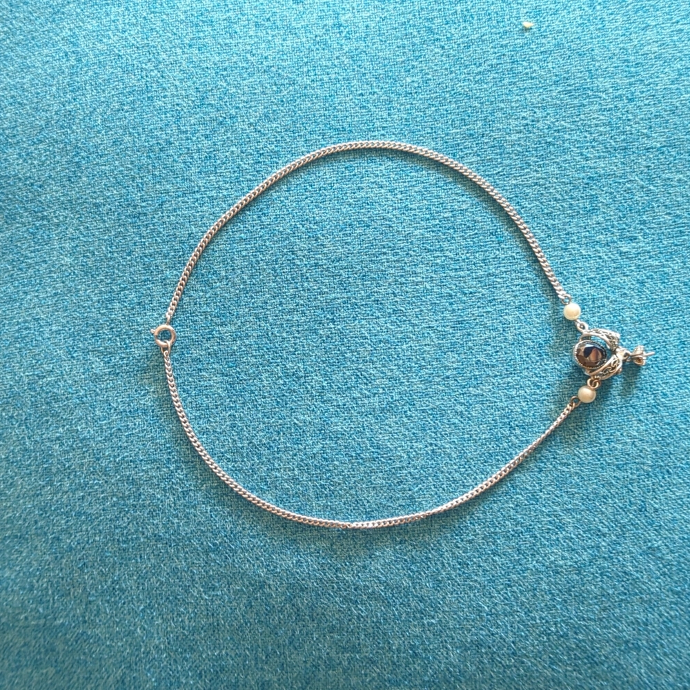 Beautiful silver necklace with black cubic zirconia stone and pearl design